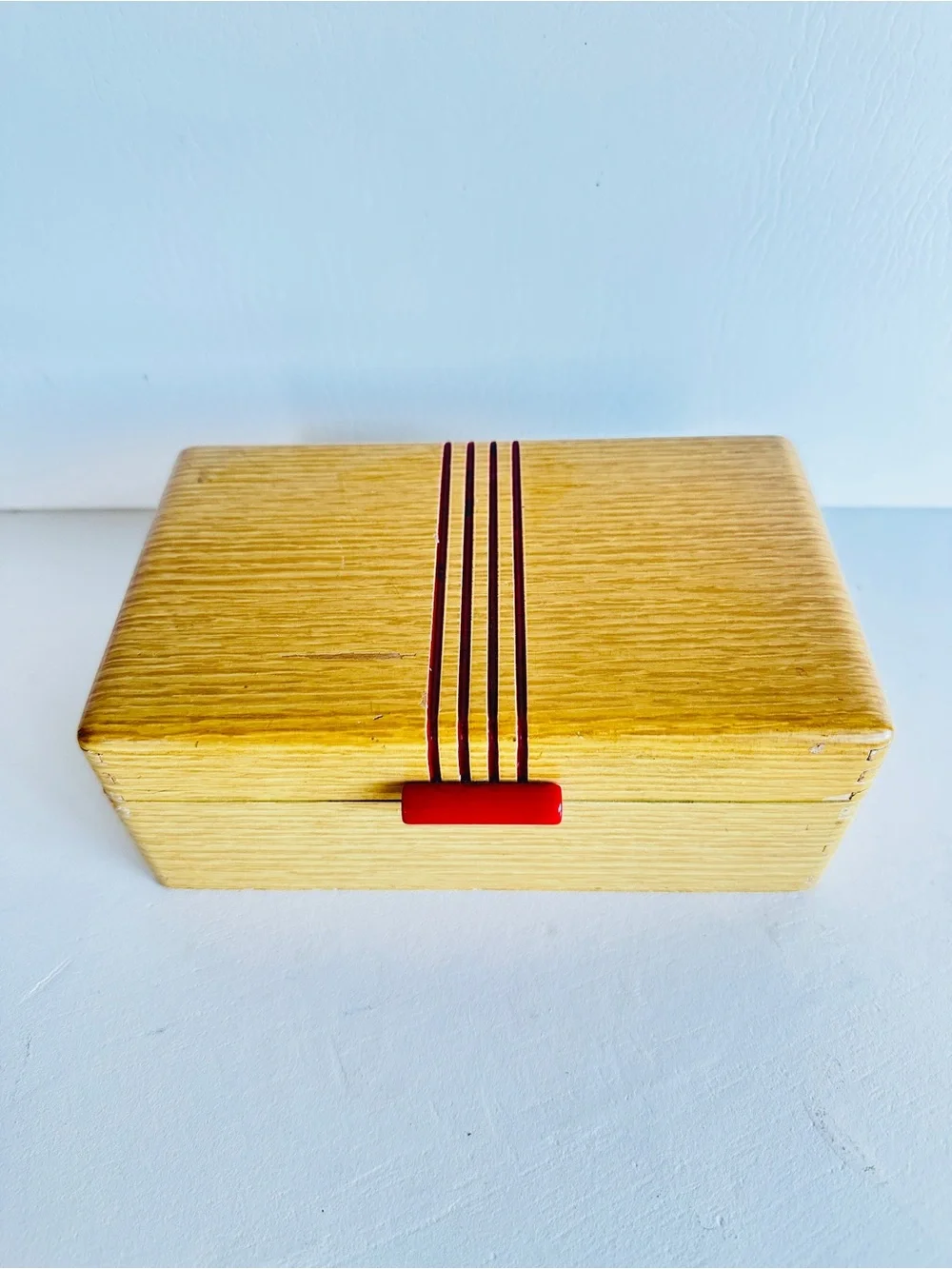 Vintage Art-Deco wooden box from 1920’s-1930’s dove tail construction